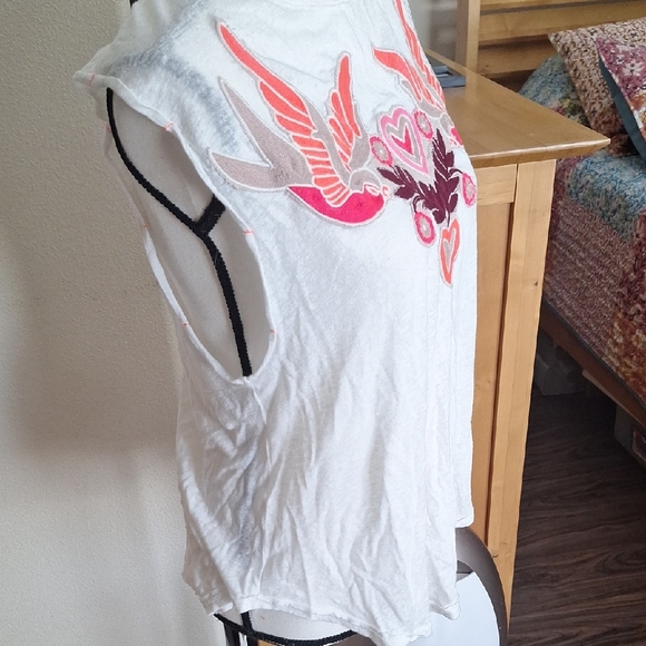 White Tank Top with Colorful Bird Design - Picture 3 of 6